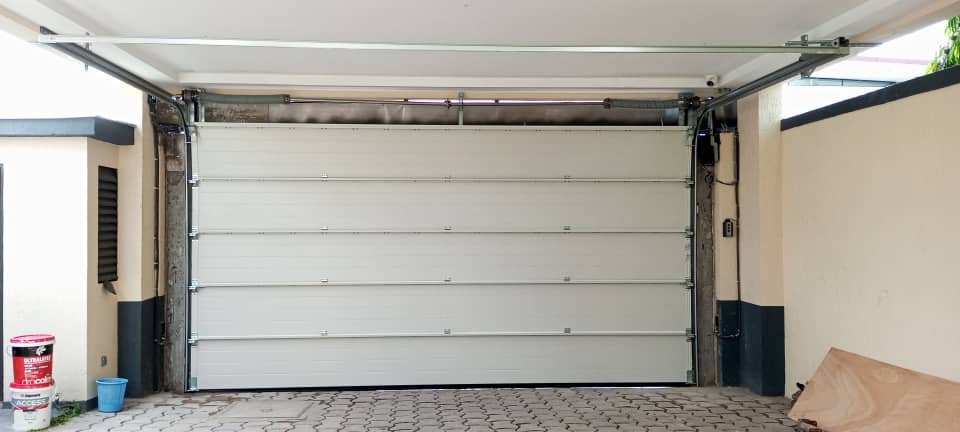 Porte sectionnelle installée